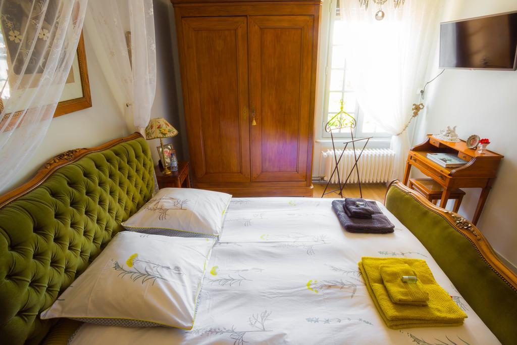 La Petite Maison Pres De L'Eglise Meillac Ruang foto