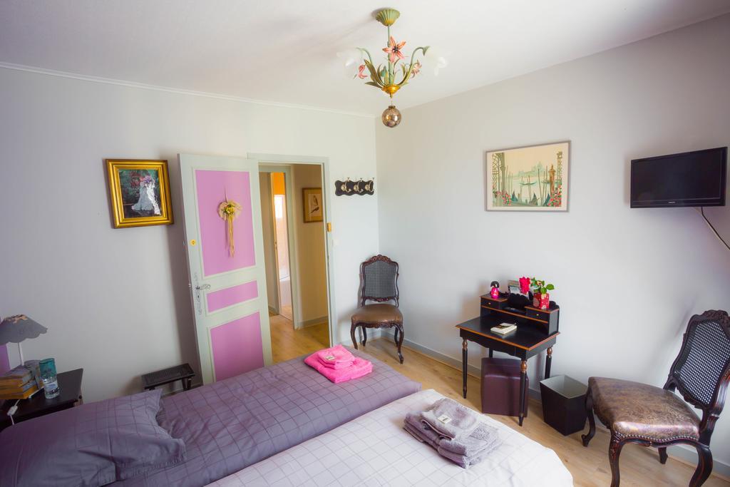 La Petite Maison Pres De L'Eglise Meillac Ruang foto