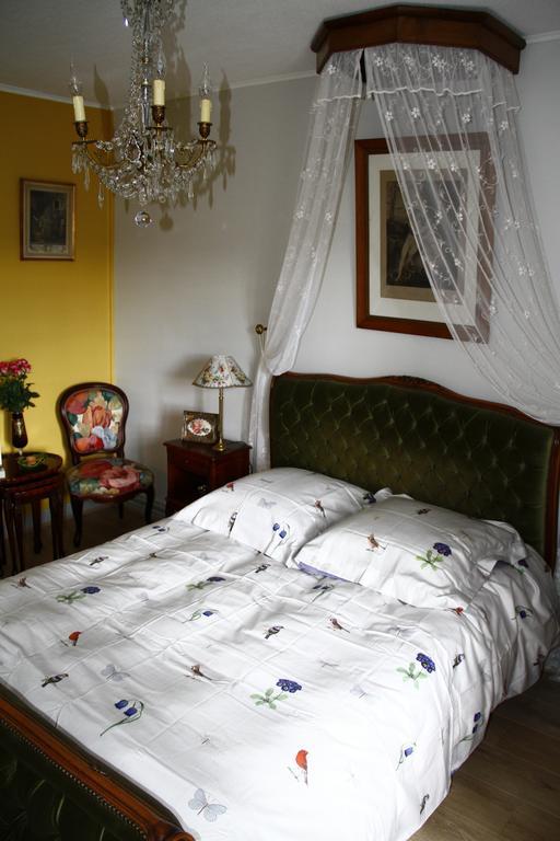 La Petite Maison Pres De L'Eglise Meillac Bagian luar foto