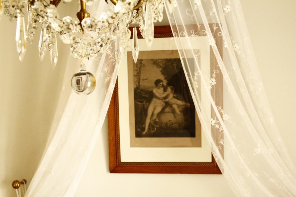La Petite Maison Pres De L'Eglise Meillac Bagian luar foto