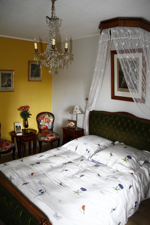 La Petite Maison Pres De L'Eglise Meillac Ruang foto